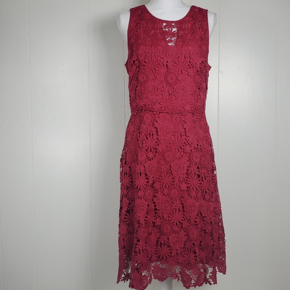 White House Black Market Dresses & Skirts - WHBM Aline floral lace cocktail dress